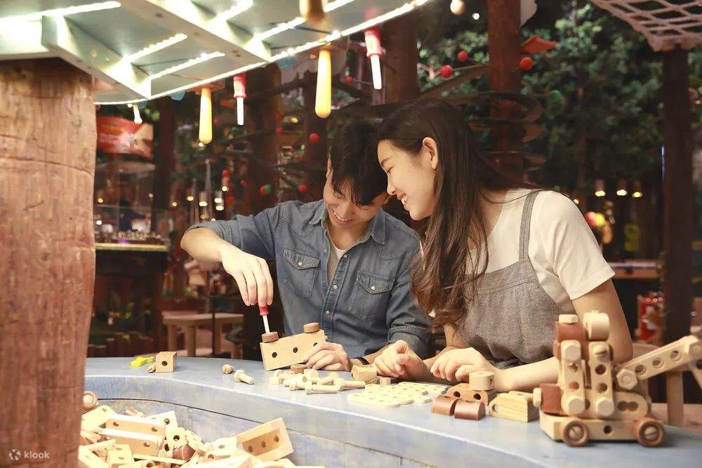 Les couples viennent jouer, ne jouez pas chacun de votre côté en vous oubliant, relevez ensemble divers défis ludiques, renforcez votre relation et développez une compréhension tacite tout en jouant. Vous pourrez également tester le QI de votre partenaire